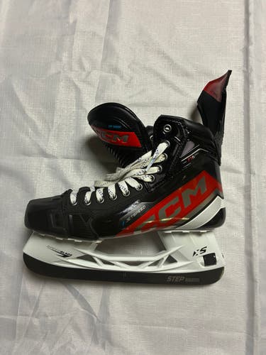 Black 2023 CCM JetSpeed FT6 Pro Hockey Skates Regular Width 9.5 (Used)