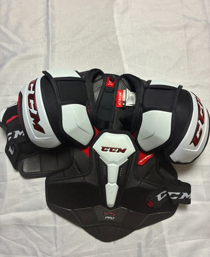 CCM JetSpeed FT4 Pro Shoulder Pads, Men's Senior Medium  (Used)