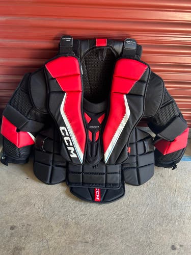 Large CCM EFlex 6.9 Goalie Chest Protector (Used)