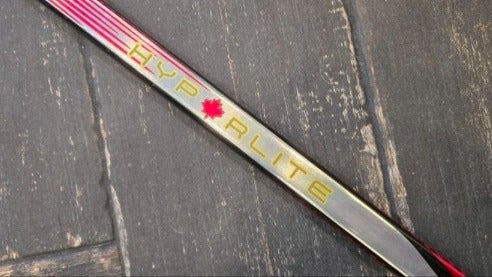Bauer Team Canada Vapor Hyperlite 2 Right Handed Hockey Stick P28 RH 70 Flex (New)