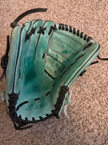 SSK z9 LH Pitcher's Baseball Glove 12" (Used)