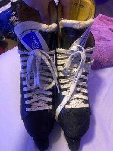 Black 1993 Bauer Supreme 3000 Hockey Skates Regular Width 9