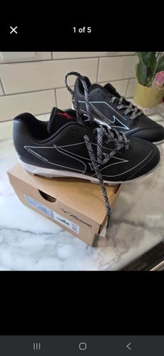 Black Women's Size M 7.0 (W 8.0) Mizuno (New)