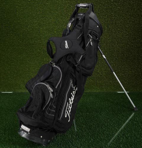 Titleist Stand Golf Bag Black 4-Way Divider W/ Dual Strap & Rotating Handle