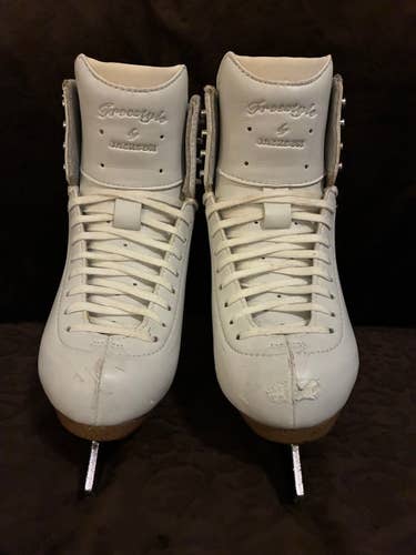 Jackson Ultima Freestyle Figure Skates Adult 4.5 Regular (Used)