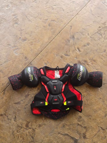 Medium Intermediate Bauer Vapor 3X Shoulder Pads (Used)