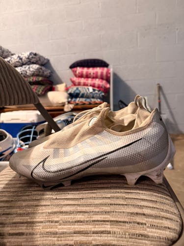 White Men's Size M 11.0 (W 12.0) Adult Nike Vapor Edge 360 Molded Cleats Cleats (Used)