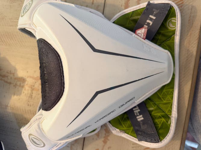 Medium Youth Maverik MAX EKG Shoulder Pads (Used)