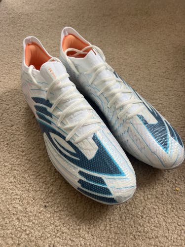 White Unisex Size M 10.0 (W 11.0) Under Armour Cleats (New)