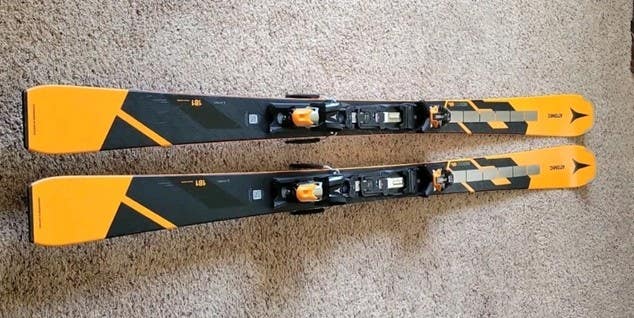 2025 Atomic Redster Q9.8 RVS Skis w/Atomic X12 GW Bindings 181cm Lightly Used
