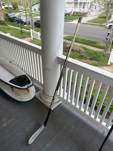 Intermediate Bauer Vapor Hyperlite Right Handed Hockey Stick P28 50 Flex (Used)