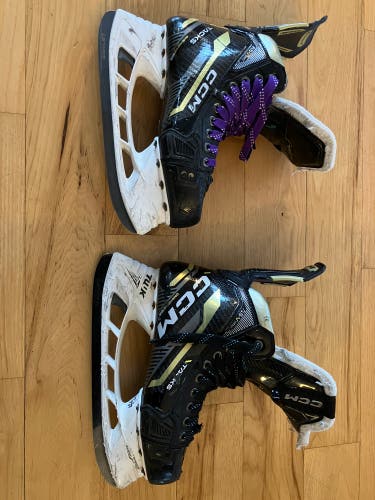 2022 CCM AS-V Pro Hockey Skates Regular Width 7 (Used)