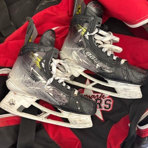 2023 Bauer Vapor Hyperlite 2 Hockey Skates 9.5 (Used)