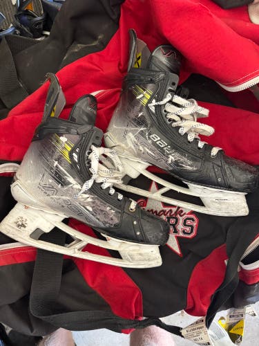 2023 Bauer Vapor Hyperlite 2 Hockey Skates 9.5 (Used)