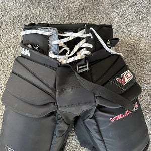 Intermediate Medium Vaughn Velocity V10 Hockey Goalie Pants (basically brand new)