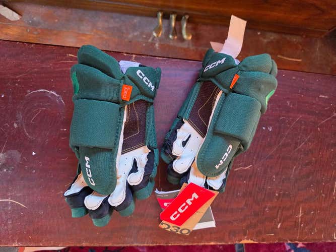 CCM D30 Gloves 13" (New)