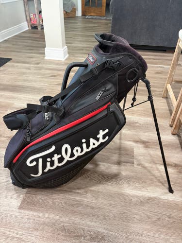 Men's Premium Titleist Stand Bag (Used)