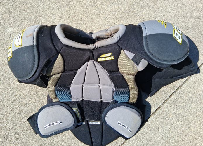 Medium Senior Bauer Supreme 5000 Shoulder Pads (Used)