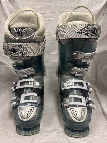 Mondo 22.5 Women's Atomic Hawx 90 All Mountain Ski Boots Soft Flex (Used)