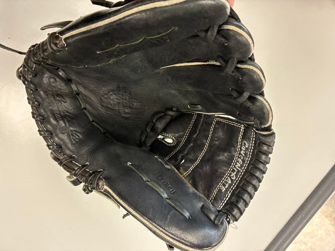 Akadema ADU135 LH Pitcher's Baseball Glove 12" (Used)