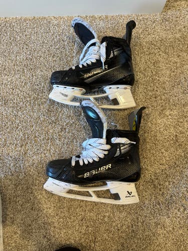 Black 2023 Bauer Vapor Hyperlite 2 Hockey Skates Regular Width Pro Stock 7.5 (Used)