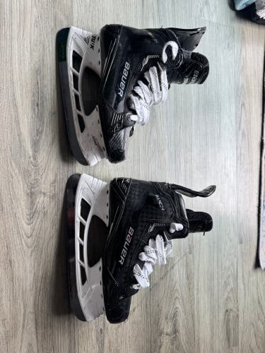 Black 2022 Bauer Supreme Mach Hockey Skates Regular Width 8.5 (Used)