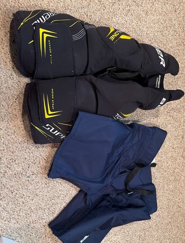 Medium Bauer Supreme TotalOne Girdle with Warrior large navy girdle shell used but in great shape
