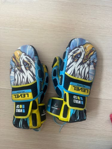 Level Mittens