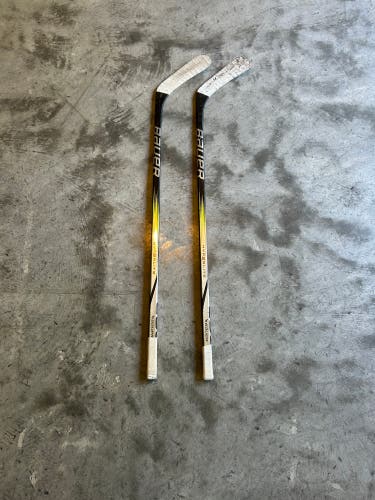*2 PACK* Junior Bauer Vapor Hyperlite 2 Right Handed Hockey Stick P92 20 Flex (Used)