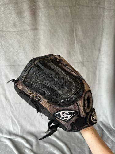 Black Louisville Slugger Genesis LH Pitcher's Baseball Glove 11.5" (Used)