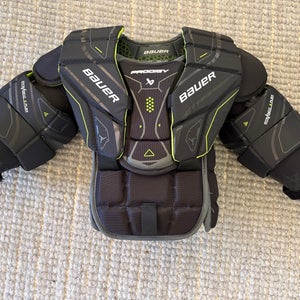 Youth Small / Medium Bauer Prodigy Goalie Chest Protector (Used)