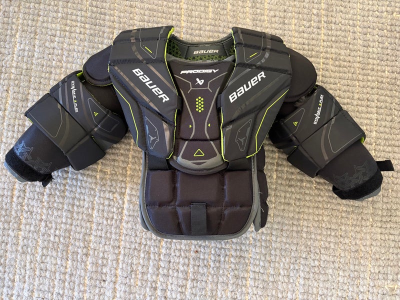 Youth Small / Medium Bauer Prodigy Goalie Chest Protector (Used)
