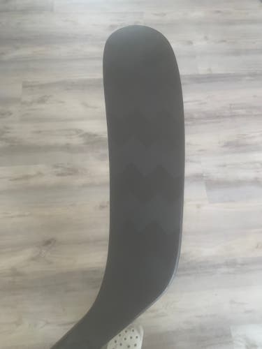 Junior CCM JetSpeed Right Handed Hockey Stick P28 50 Flex (Used)
