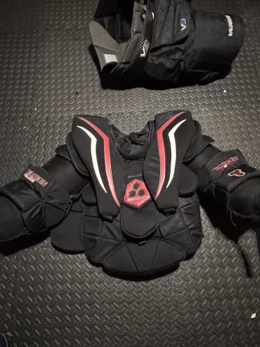 Large Vaughn V8 Pro Carbon Goalie Chest Protector Pro Stock (Used)