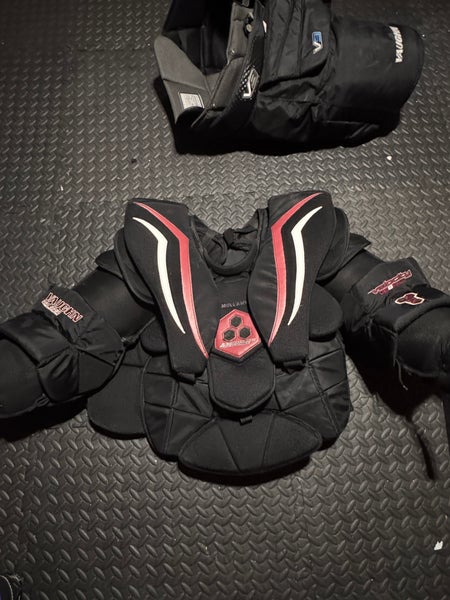 Large Vaughn V8 Pro Carbon Goalie Chest Protector Pro Stock (Used)