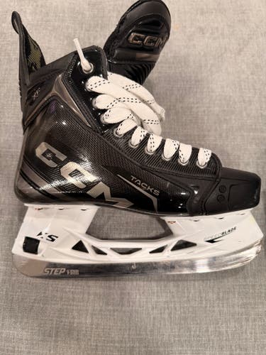 Black/Gray 2025 CCM Tacks XF Hockey Skates 8 (Used)