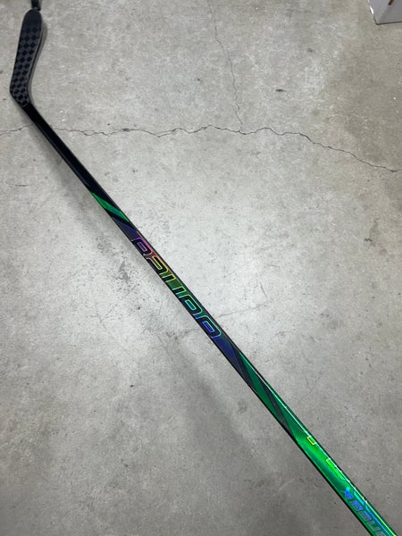 82 Flex P28 Senior Bauer Nexus Tracer Right Hand Hockey Stick (New) Pro Stock