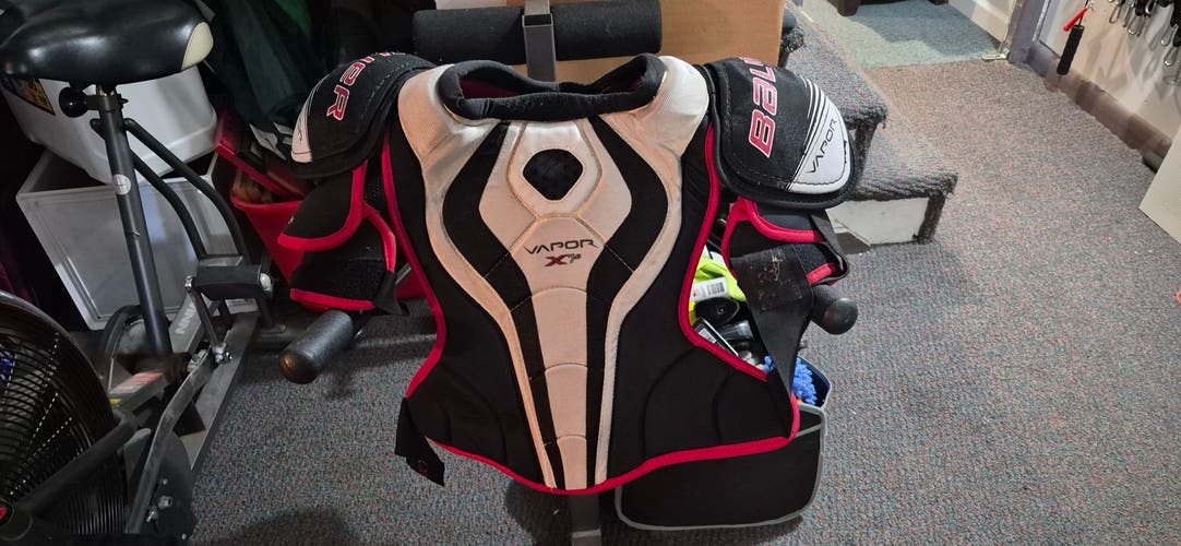 Men's Medium/Large Bauer Vapor Shoulder Pads (Used)