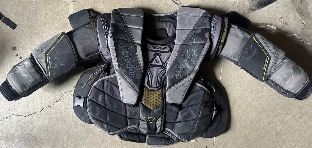 Medium Bauer Mach Goalie Chest Protector (Used)