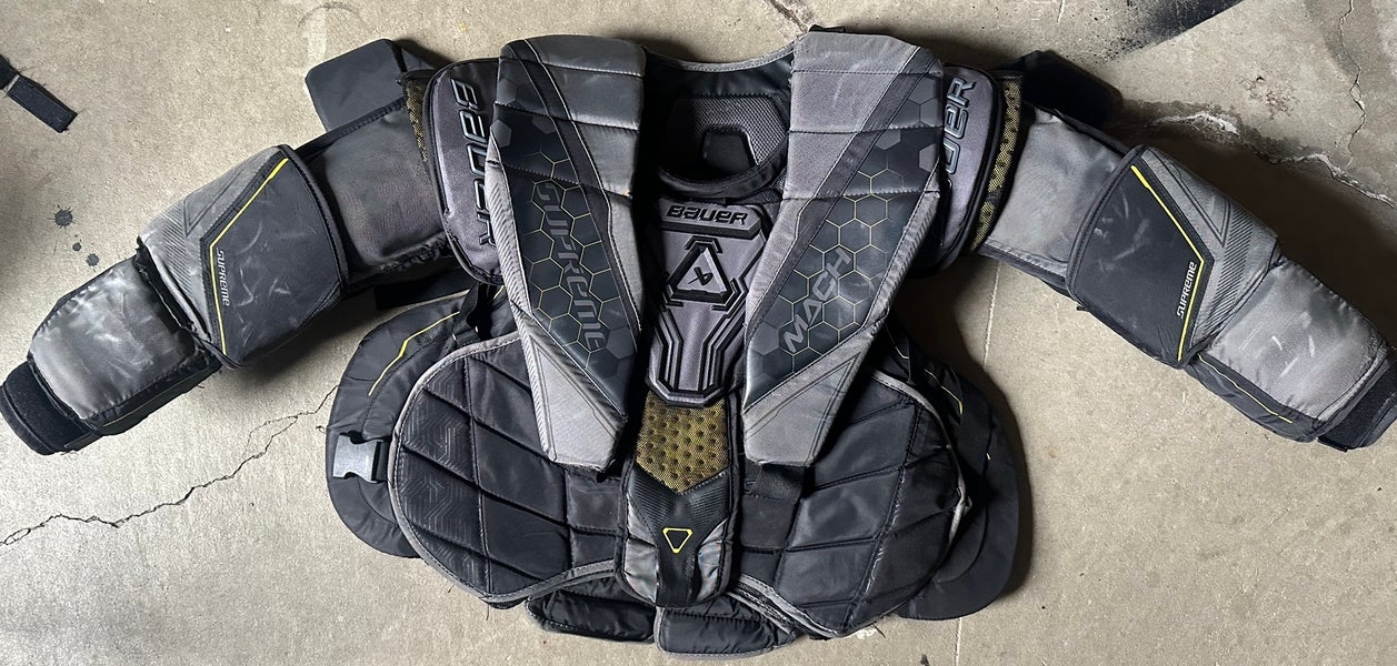 Medium Bauer Mach Goalie Chest Protector (Used)