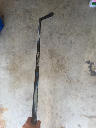 Intermediate Bauer Vapor Flylite Right Handed Hockey Stick P28 55 Flex (New)