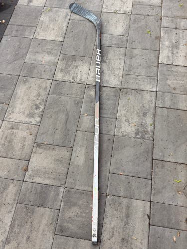 Senior Bauer Vapor Hyperlite Left Hand Hockey Stick P92 77 Flex (Used)