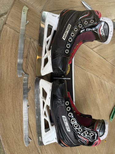 Bauer Vapor X900 Hockey Goalie Skates Extra Wide Width Size 2 (Used)