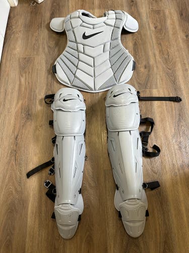 Silver Nike Diamond Elite Catcher's Set