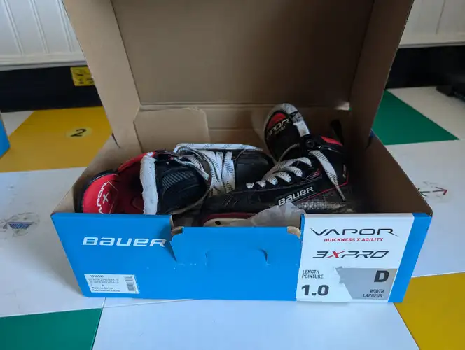 Bauer Vapor 3X Pro Hockey Skates Size 1 D (Used)