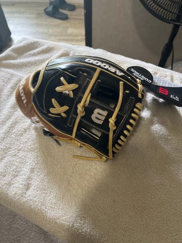 2023 Wilson A2000 RH Infield Baseball Glove 11.75" (New)