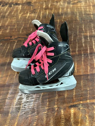 Black 2018 CCM Tacks 9040 Hockey Skates Regular Width 10 (Used)