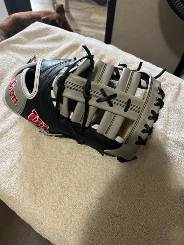 2023 Wilson A2000 RH First Base Softball Glove 12.5" (New)