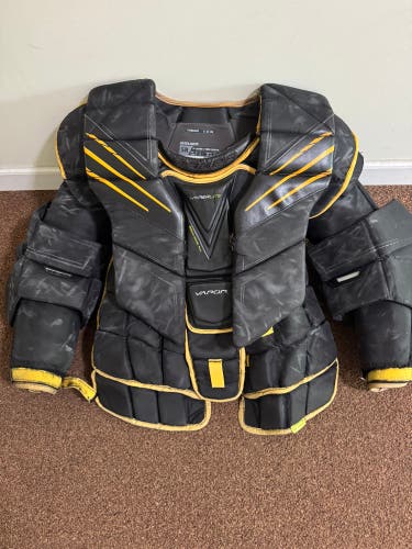 Bauer Hyperlite Goalie Chest Protector (size XL)