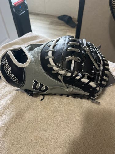 2023 Wilson A2000 RH Catcher's Softball Glove 34" (New)